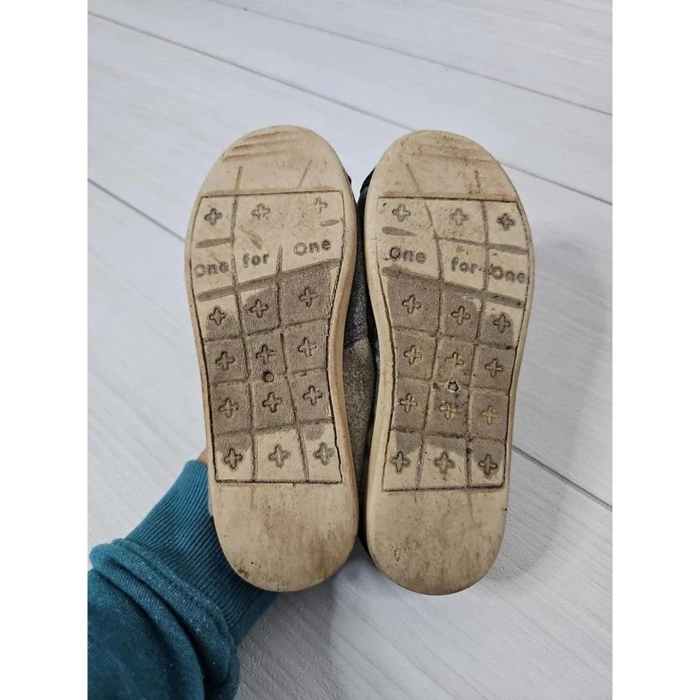 TOMS Classic Slip On‎ Shoes Gray Black Casual Comfort Colorblock Youth 1